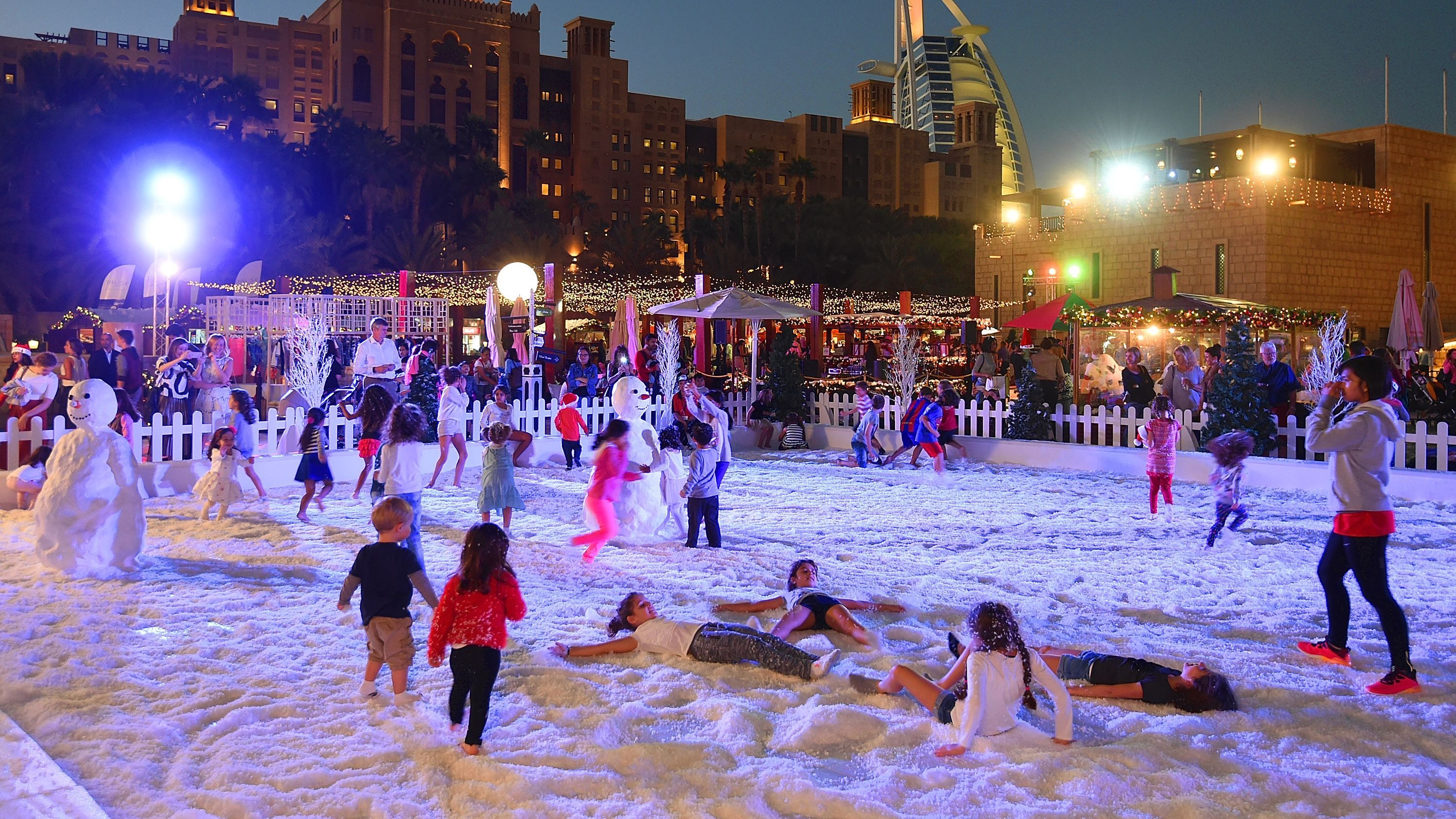 Пустынную арабскую страну засыпало снегом Пустынную арабскую страну засыпало снегом