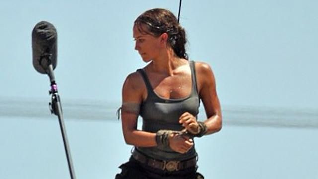 У мережі показали перші кадри з нового фільму "Лара Крофт" У мережі показали перші кадри з нового фільму "Лара Крофт"