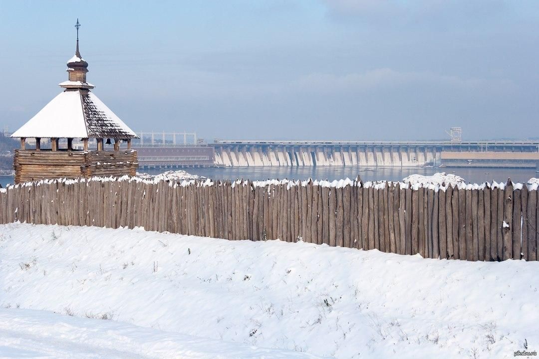 Фотофакт: у Запоріжжі велосипедисти катаються по замерзлому Дніпру Фотофакт: у Запоріжжі велосипедисти катаються по замерзлому Дніпру