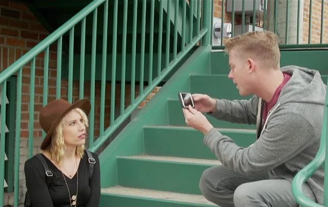 Boyfriends of Instagram: забавный аккаунт, который высмеивает фото для соцсетей Boyfriends of Instagram: забавный аккаунт, который высмеивает фото для соцсетей