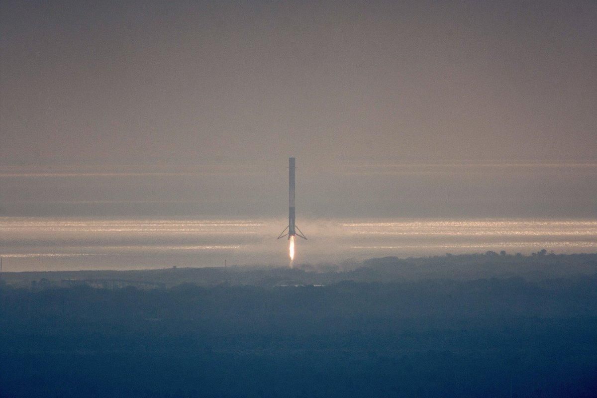 SpaceX успішно запустила ракету-носій: опублікували фото та відео