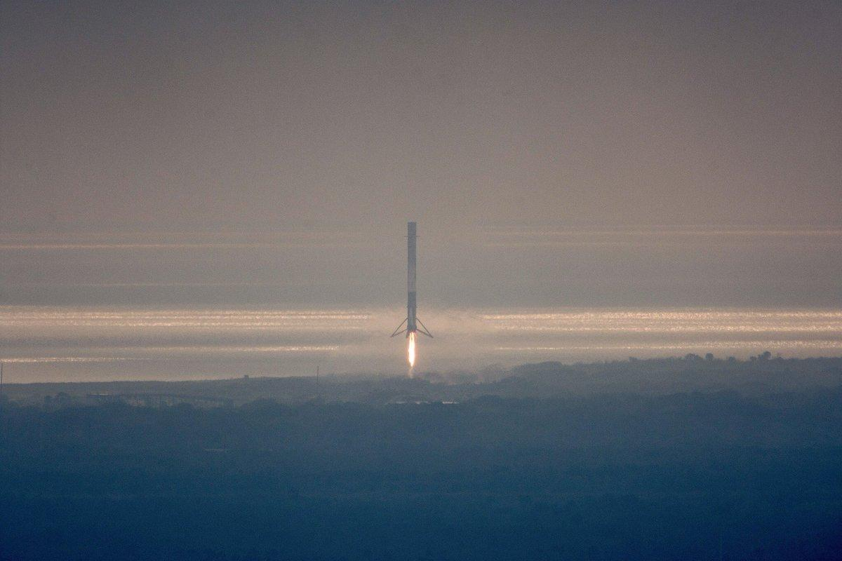 SpaceX успешно запустила ракету-носитель: опубликовали фото и видео