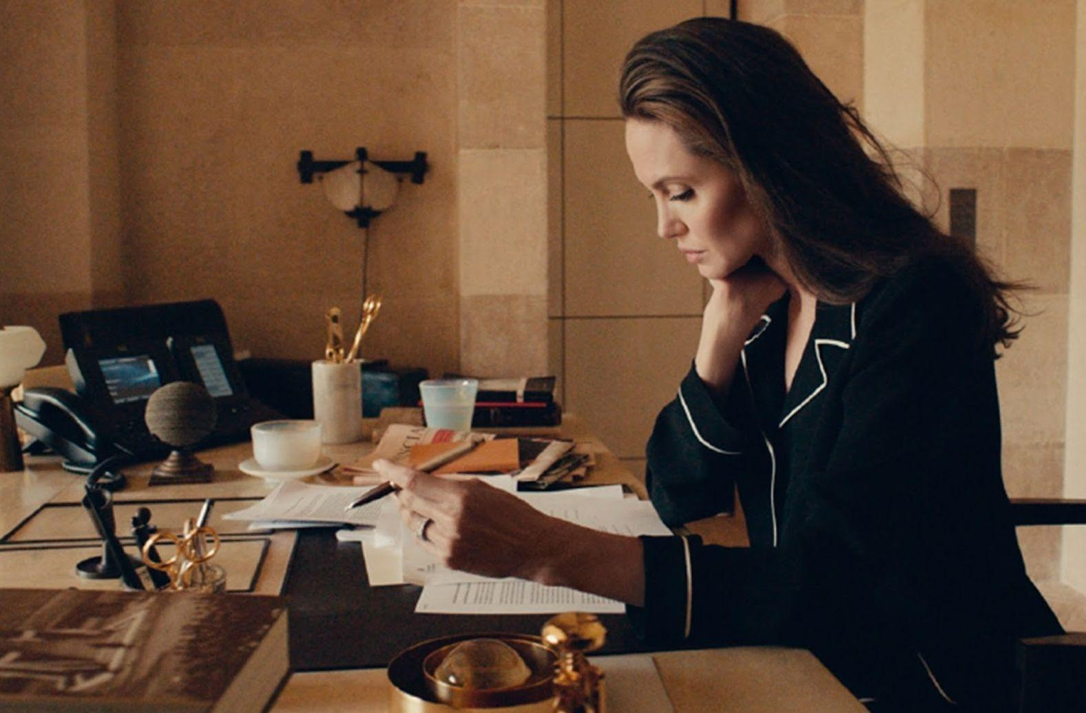 Неймовірна краса та ніжність: Анджеліна Джолі знялася у міні-фільмі