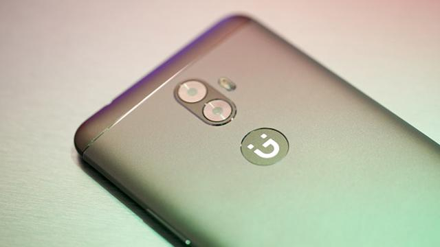 Вышел смартфон с мощной камерой для селфи