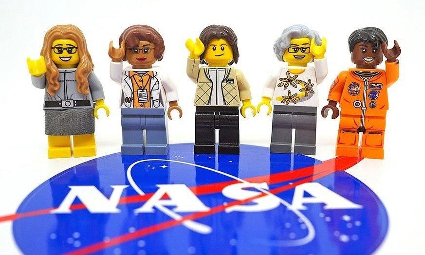 Lego выпустит фигурки женщин-астронавтов NASA Lego выпустит фигурки женщин-астронавтов NASA
