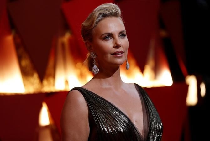 Декольте голлівудської акторки "зафарбували" на іранському телеканалі Декольте голлівудської акторки "зафарбували" на іранському телеканалі