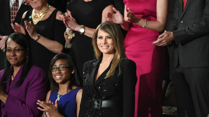 Меланія Трамп вразила Конгрес відвертим костюмом за 10 тисяч: опубліковані фото Меланія Трамп вразила Конгрес відвертим костюмом за 10 тисяч: опубліковані фото