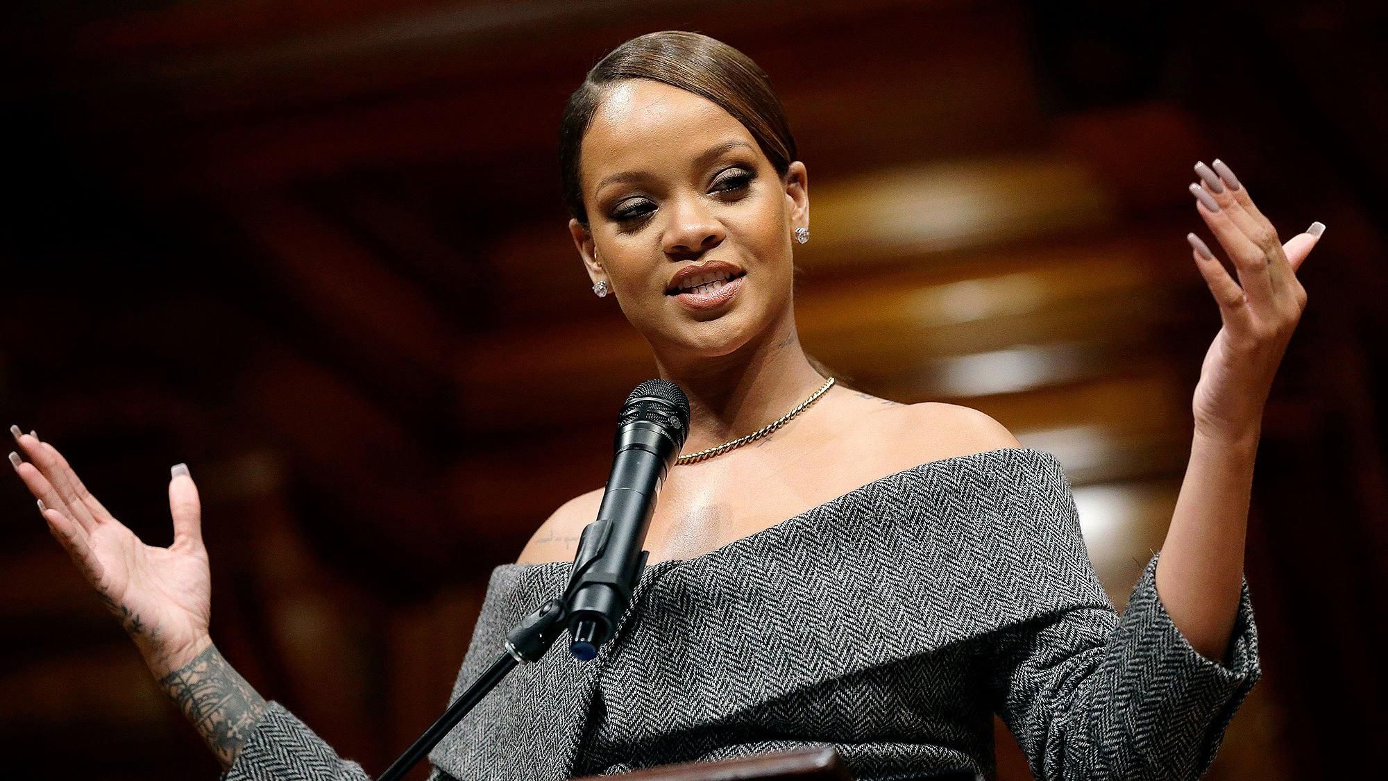 Ріанна отримала престижну нагороду від Гарварду: з'явилися фото Ріанна отримала престижну нагороду від Гарварду: з'явилися фото