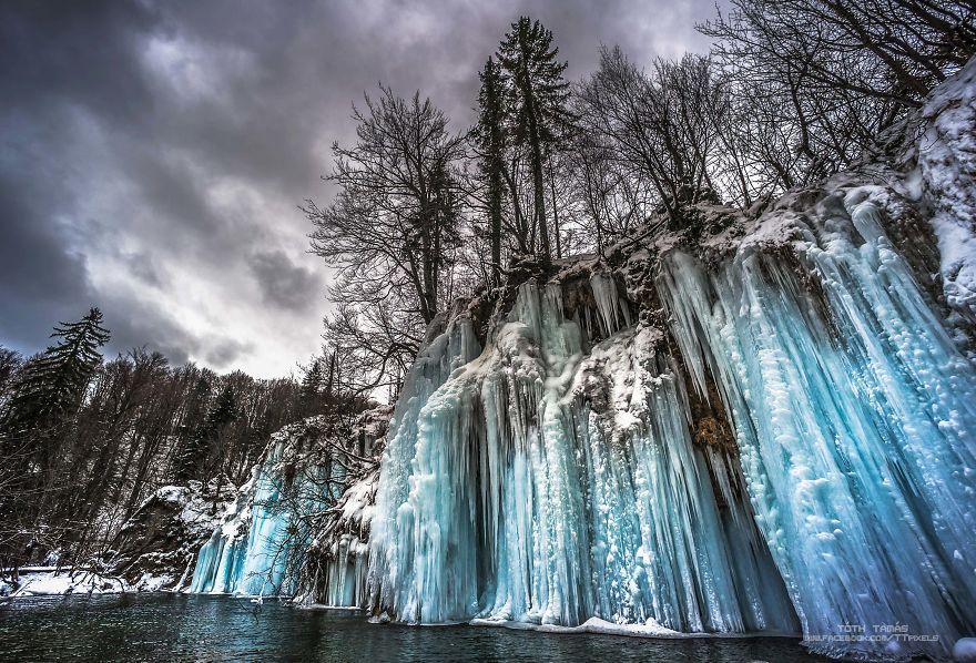 Волшебный мир замерзших водопадов: опубликованы невероятные фото