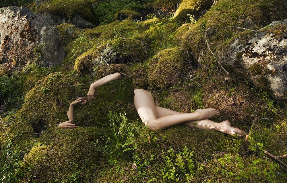 Гармонія тіла жінки і природи: неймовірний фотопроект (18+)