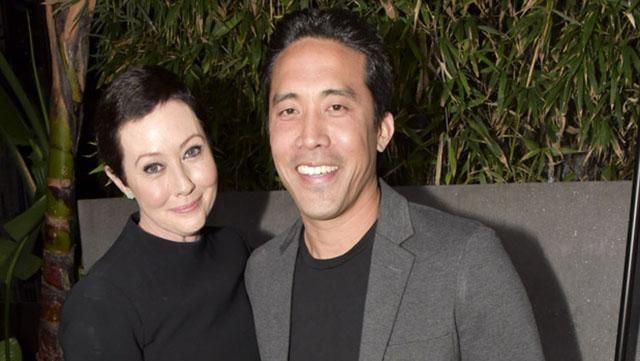 Онкобольная звезда "Все женщины ведьмы" впервые вышла в свет после терапии Онкобольная звезда "Все женщины ведьмы" впервые вышла в свет после терапии