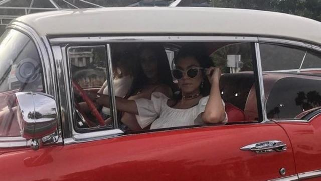 Сестры Кардашьян похвастались отдыхом: опубликовано фото