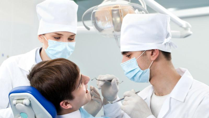 Из-за проблем с зубами может случиться инфаркт – неожиданное исследование