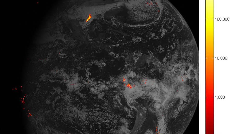 NASA опублікувало надзвичайні знімки блискавок з космосу NASA опублікувало надзвичайні знімки блискавок з космосу