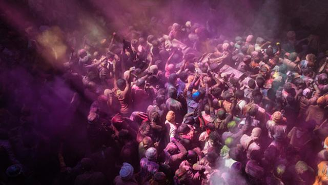 Как в Индии ярко встретили весну праздником Холи: фото и видео