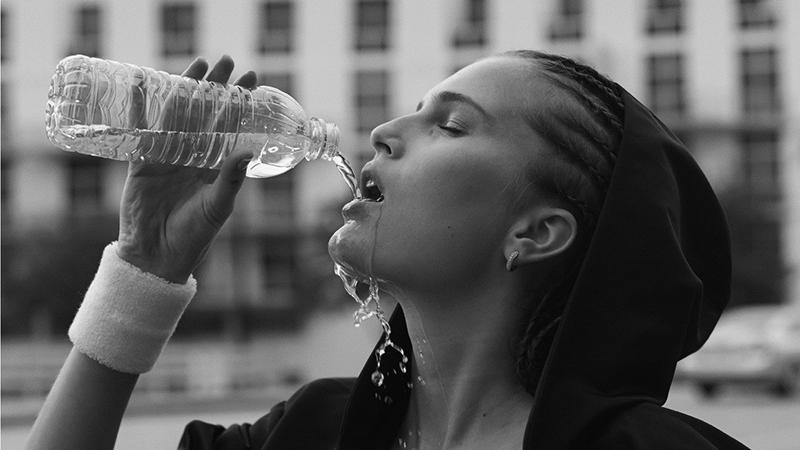 Украинская модель полностью обнажилась для новой фотосессии (18+)