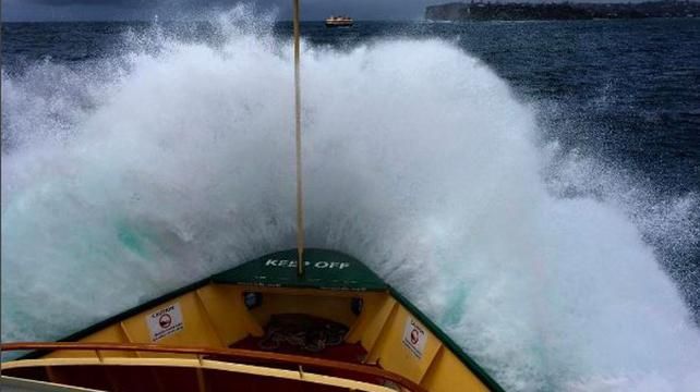 Как выглядит шторм с палубы корабля: впечатляющие фото