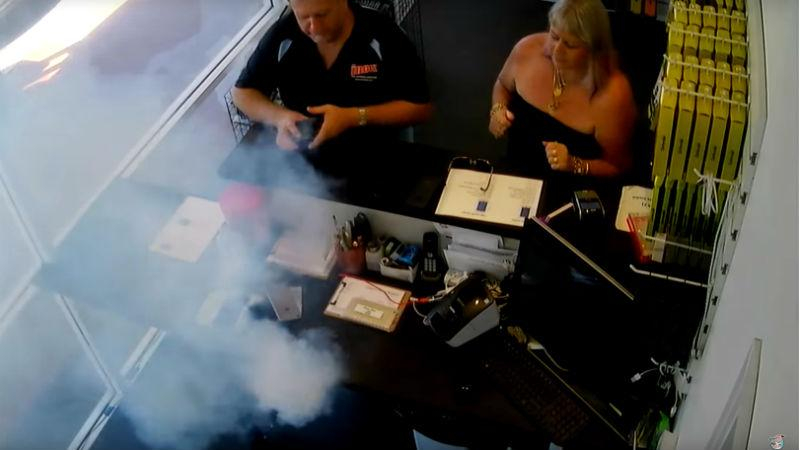 iPhone взорвался прямо в руках пользователя – появилось видео