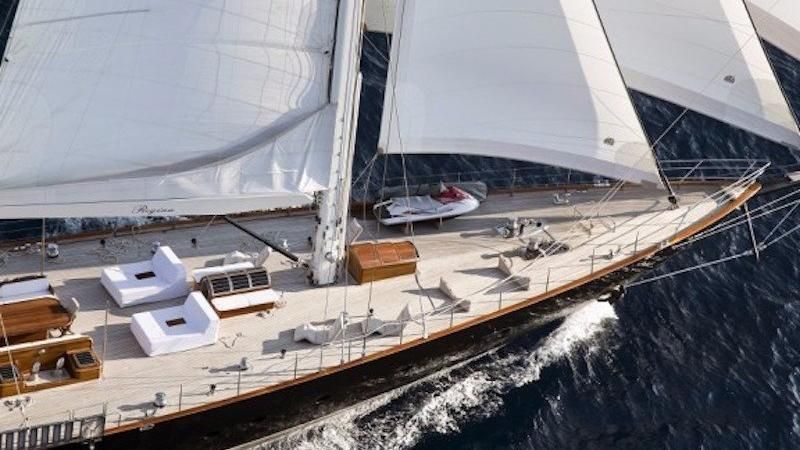 Роскошную яхту из фильма о Джеймсе Бонде выставили на продажу Роскошную яхту из фильма о Джеймсе Бонде выставили на продажу