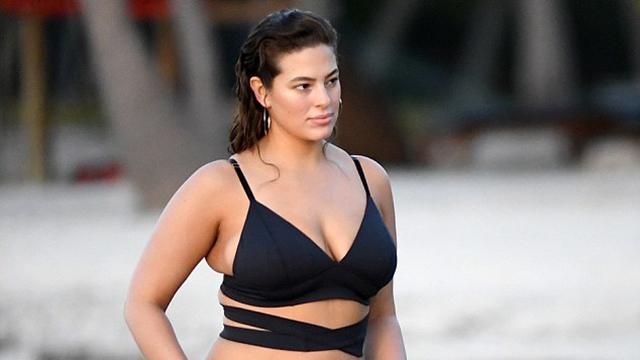 Пишнотіла модель показала тіло у бікіні: з’явилися фото Пишнотіла модель показала тіло у бікіні: з’явилися фото