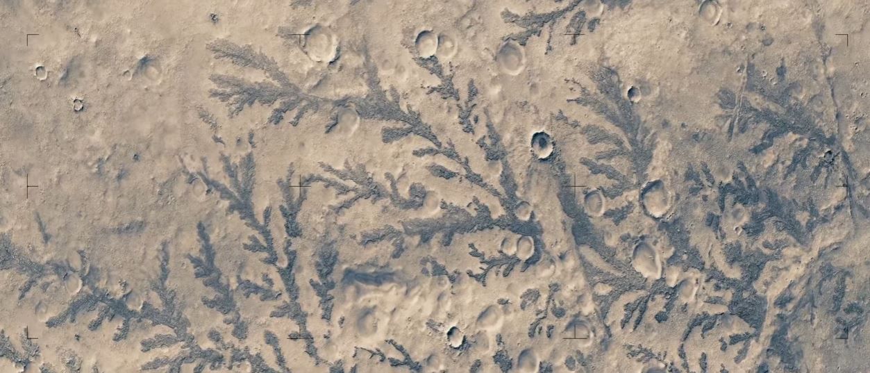 Полет над Марсом: впечатляющее видео из настоящих фотографий планеты