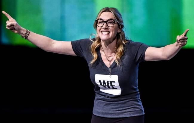 Кейт Вінслет в скромному одязі закликала молодь йти до своєї мрії: з'явились фото Кейт Вінслет в скромному одязі закликала молодь йти до своєї мрії: з'явились фото