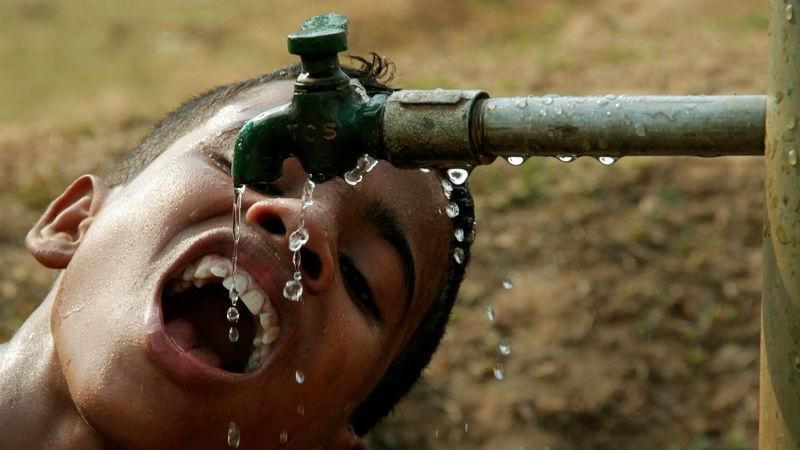 Жуткий прогноз. Назвали год, когда каждому четвертому ребенку не будет хватать воды Жуткий прогноз. Назвали год, когда каждому четвертому ребенку не будет хватать воды