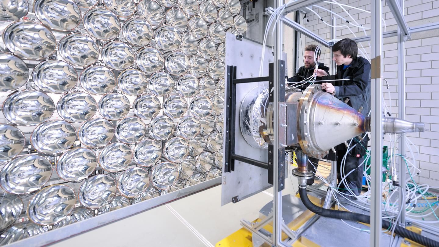 Ученые создали самое большое в мире "искусственное солнце": опубликованы фото Ученые создали самое большое в мире "искусственное солнце": опубликованы фото