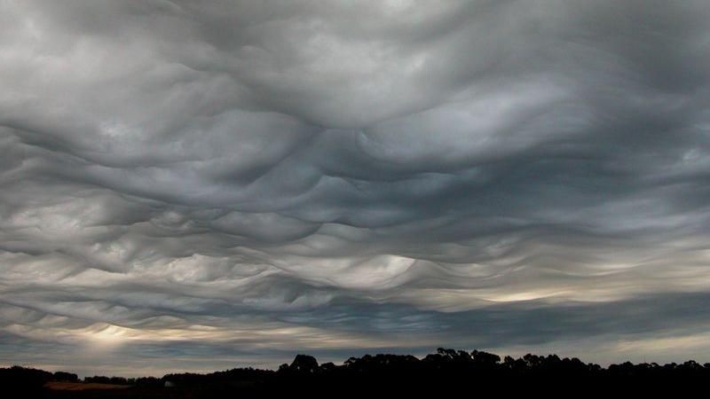 Ученые зарегистрировали редкий вид "апокалиптических" облаков: опубликовано фото и видео