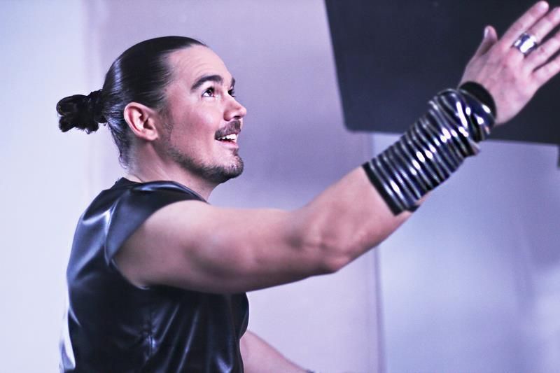 Популярный украинский певец неожиданно стал звездой молдавской рекламы такси Популярный украинский певец неожиданно стал звездой молдавской рекламы такси