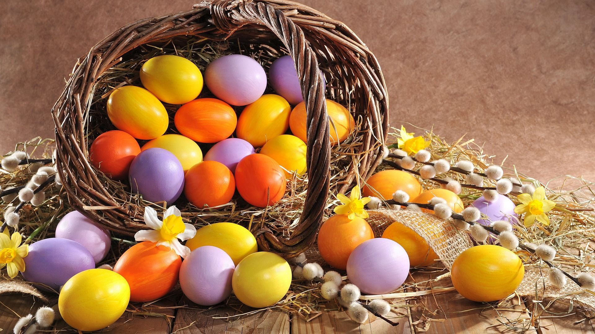 Как покрасить яйца натуральными красителями к Пасхе 2020