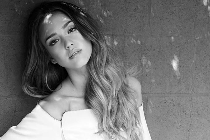 Джессіка Альба показала унікальні фото зі свого дитинства Джессіка Альба показала унікальні фото зі свого дитинства