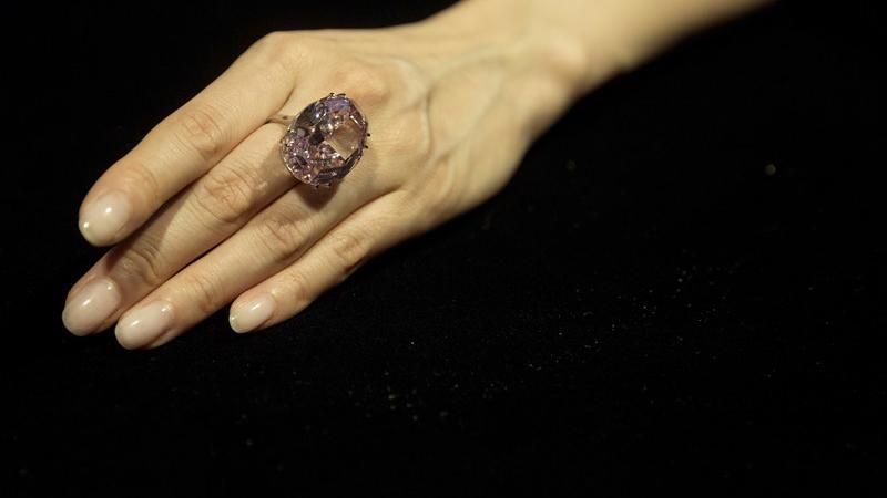 Найбільший рожевий діамант продали за рекордну суму: фото 