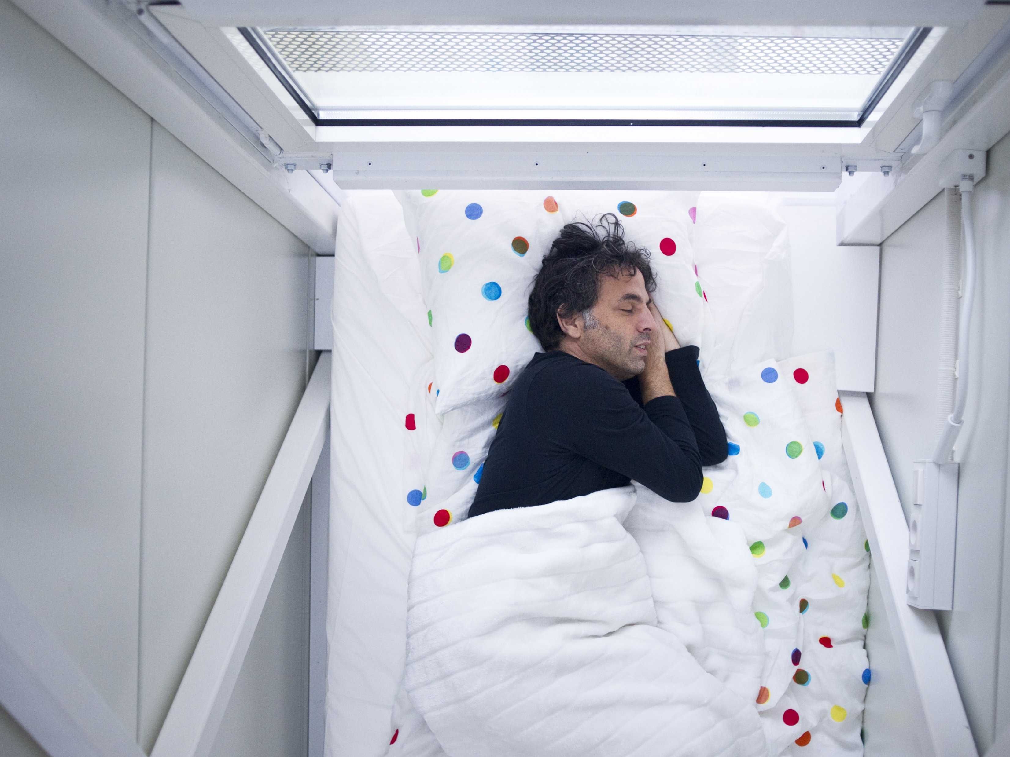 У Франції шукають добровольців, які готові лежати в ліжку за 16 тисяч євро