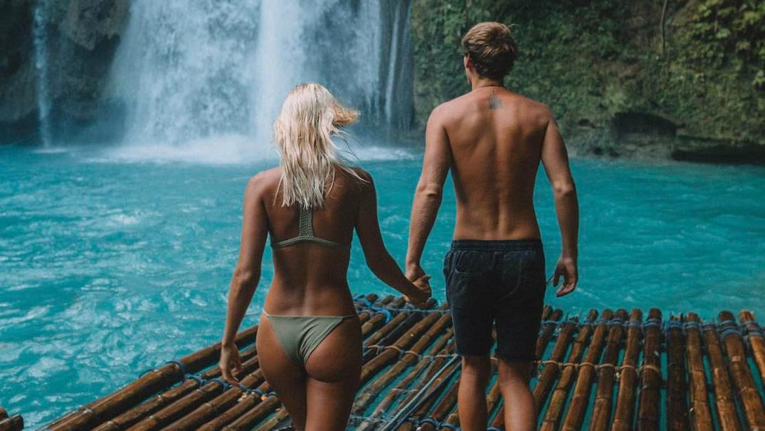 Как самая обаятельная пара на свете зарабатывает баснословные суммы путешествиями
