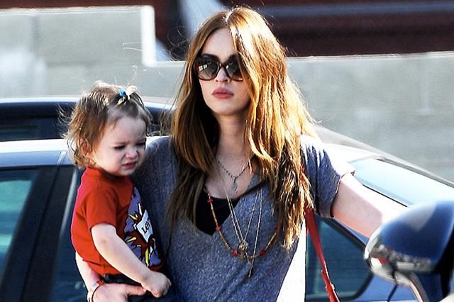 Меган Фокс одягає своїх синів у дівчачий одяг: фото Меган Фокс одягає своїх синів у дівчачий одяг: фото