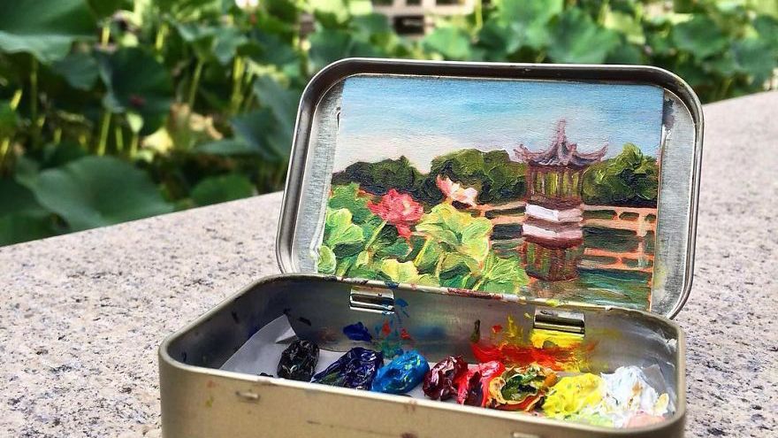 Художниця переносить пейзажі мандрівок на бляшані коробки: надихаючі фото