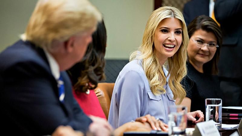 Донька Трампа змусила дітей співати китайською перед главою КНР: з'явилось відео Донька Трампа змусила дітей співати китайською перед главою КНР: з'явилось відео