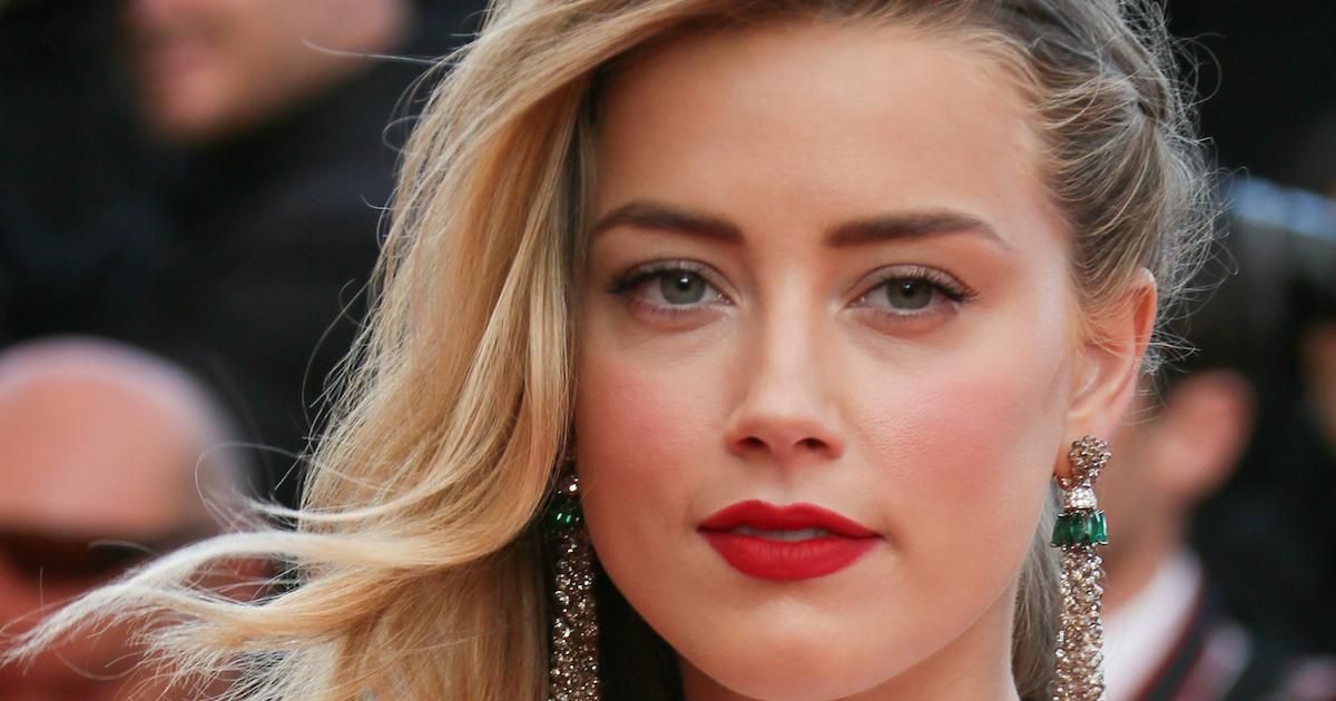 Ембер Хьорд терміново госпіталізували прямо з вечірки Ембер Хьорд терміново госпіталізували прямо з вечірки