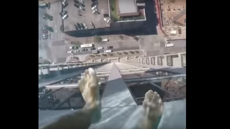 Бассейн для смелых: как выглядит экстремальный отдых на 40-м этаже небоскреба