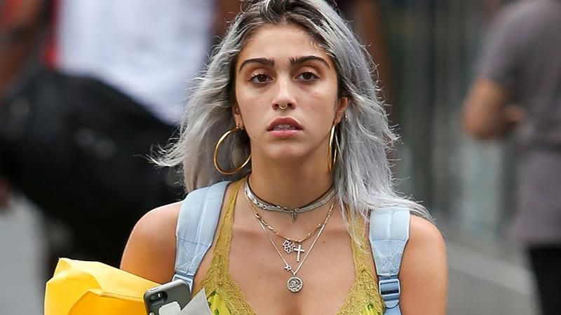 Дочь Мадонны показала фигуру в бикини: появились фото Дочь Мадонны показала фигуру в бикини: появились фото