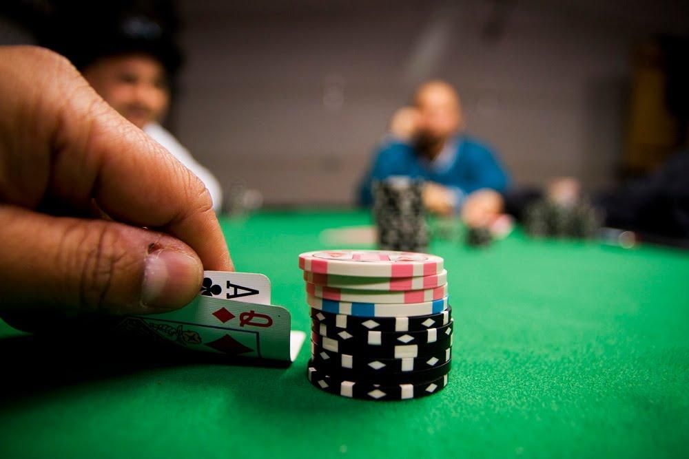 Искусственный интеллект обыграл в покер своих разработчиков