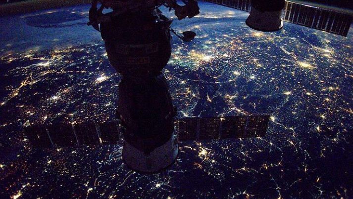 NASA показало неймовірне фото нічної Землі з космосу