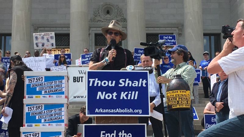 Джонні Депп приєднався до мітингу проти смертної кари Джонні Депп приєднався до мітингу проти смертної кари