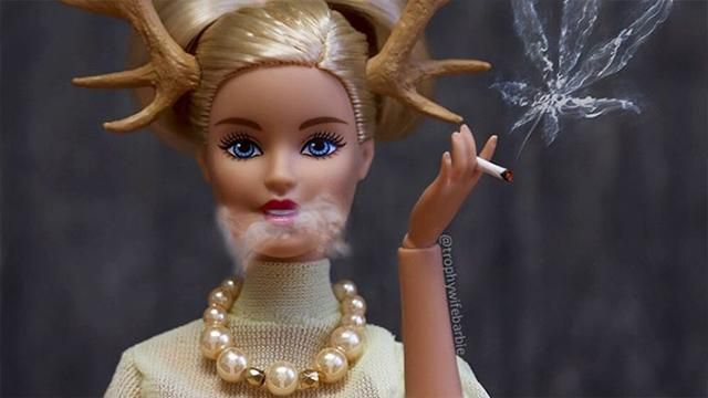 Алкоголь и наркотики: художница показала провокационную куклу Барби