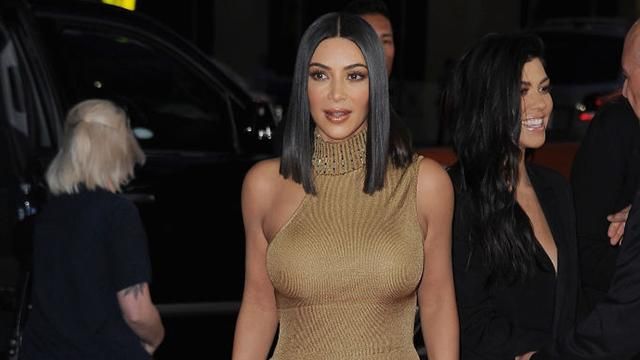 Ким Кардашян показала фигуру в блестящем бикини фото Ким Кардашян показала фигуру в блестящем бикини фото