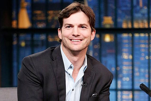 Эштон Катчер показал, как ремонтирует холодильник: фото Эштон Катчер показал, как ремонтирует холодильник: фото