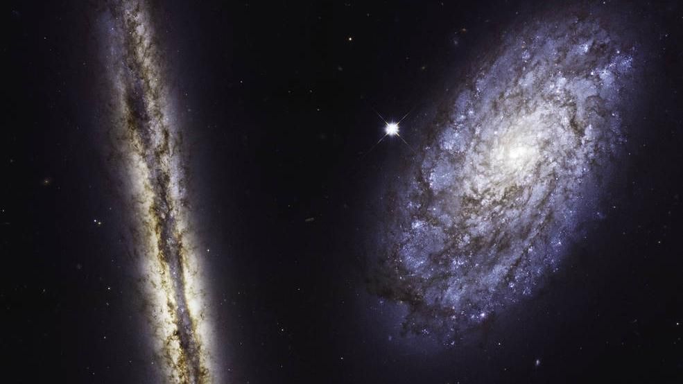 Космічний телескоп Hubble зробив неймовірний знімок двох спіральних галактик