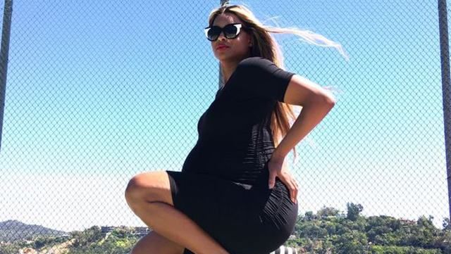 Беременная певица опубликовала стильные фото перед родами Беременная певица опубликовала стильные фото перед родами