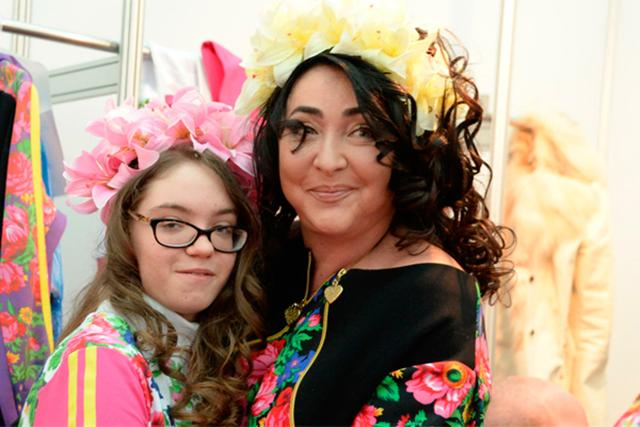 Скандальная Лолита поймала российские СМИ на лжи о своей дочери